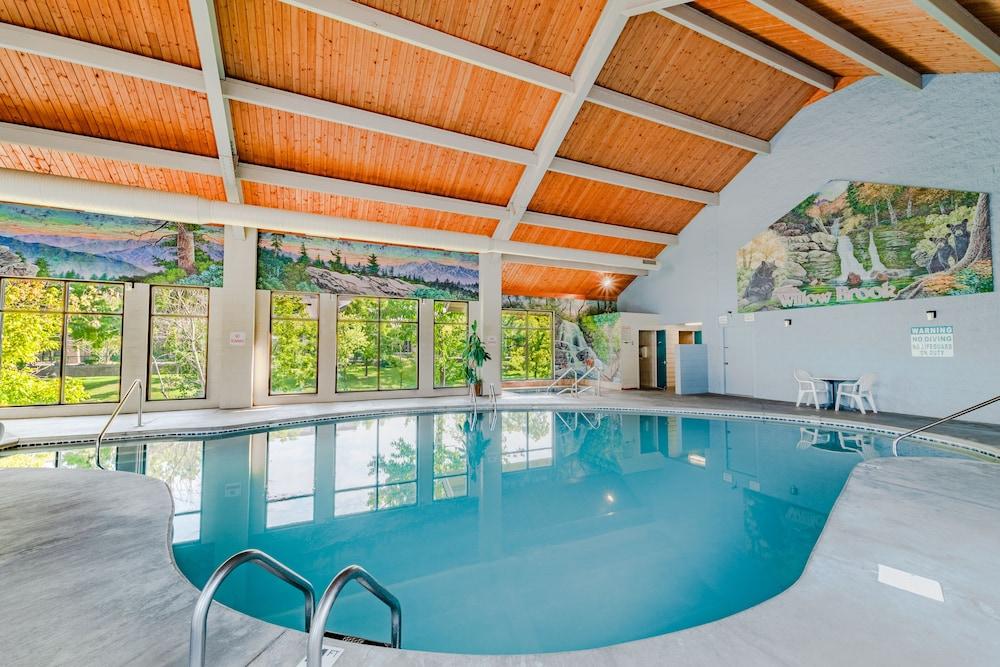Accommodation By Willow Brook Lodge Пиджен Фордж Екстериор снимка