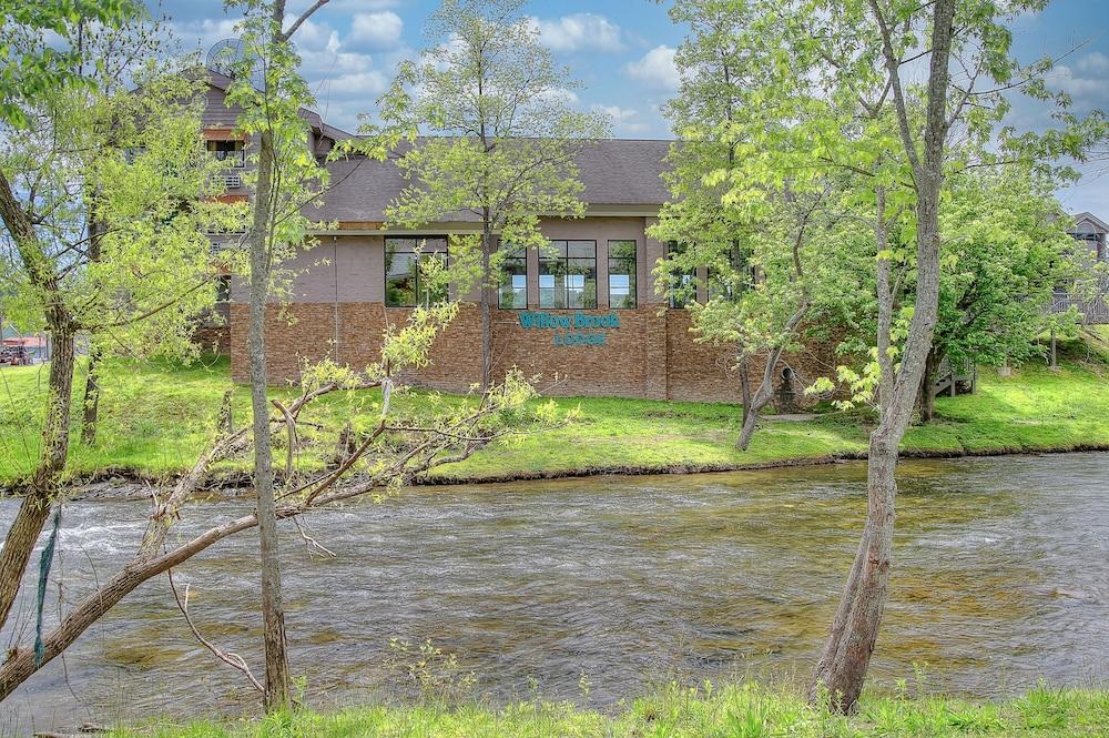 Accommodation By Willow Brook Lodge Пиджен Фордж Екстериор снимка